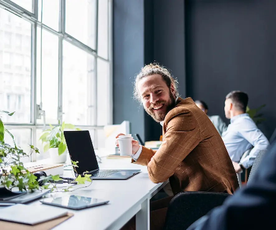 Bild på personer som jobbar